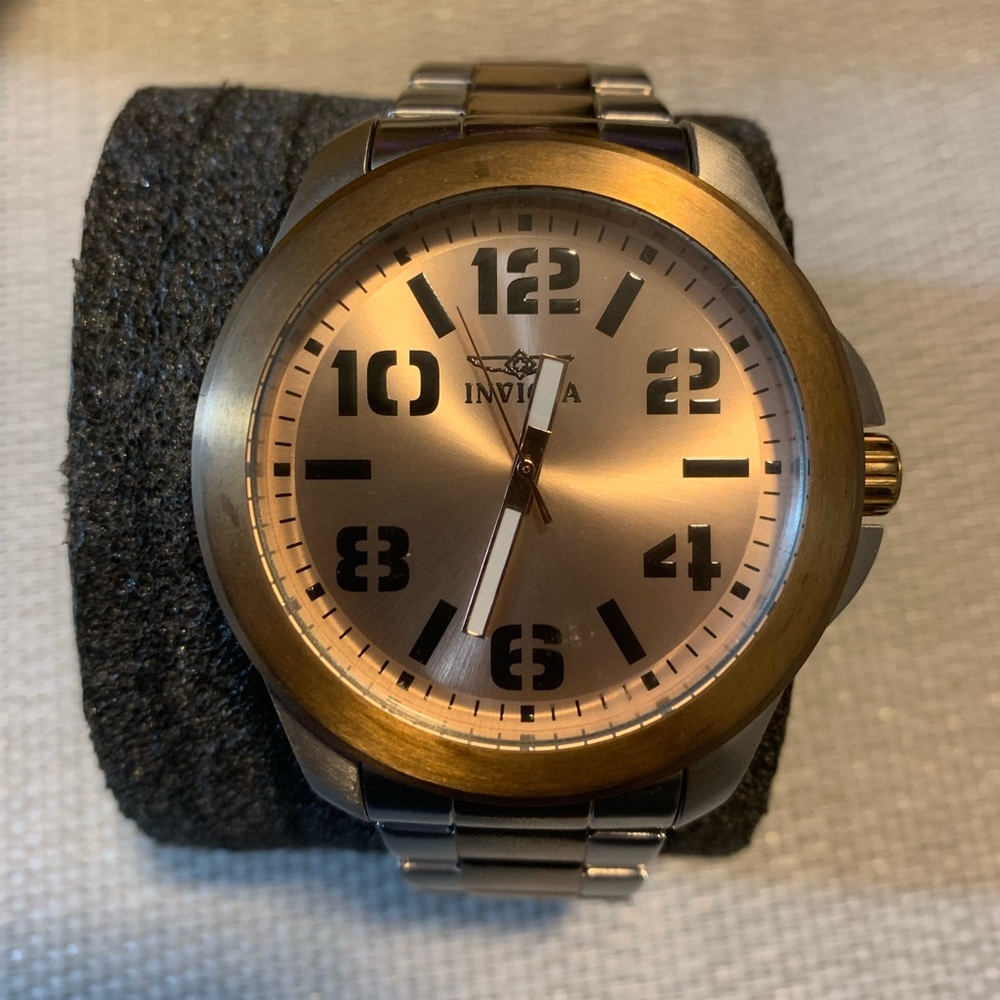 Invicta specialty Mens Model 21442 with yellow collectors case - Picture 2 of 11